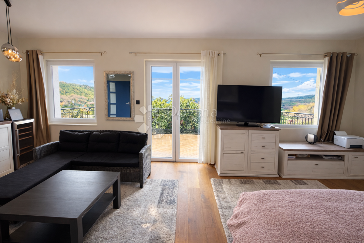 Proprietà unica a Žrnovnica – unità separate, vista panoramica