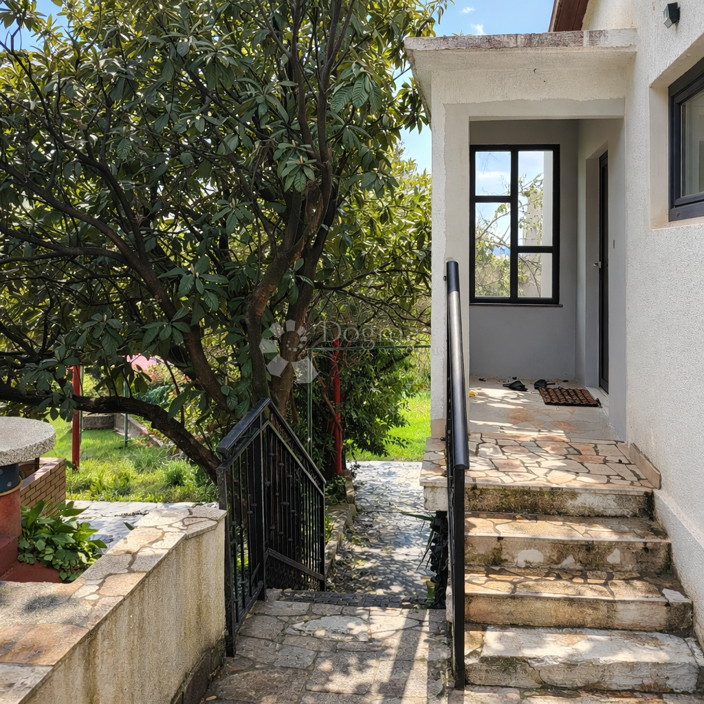 Proprietà unica a Žrnovnica – unità separate, vista panoramica