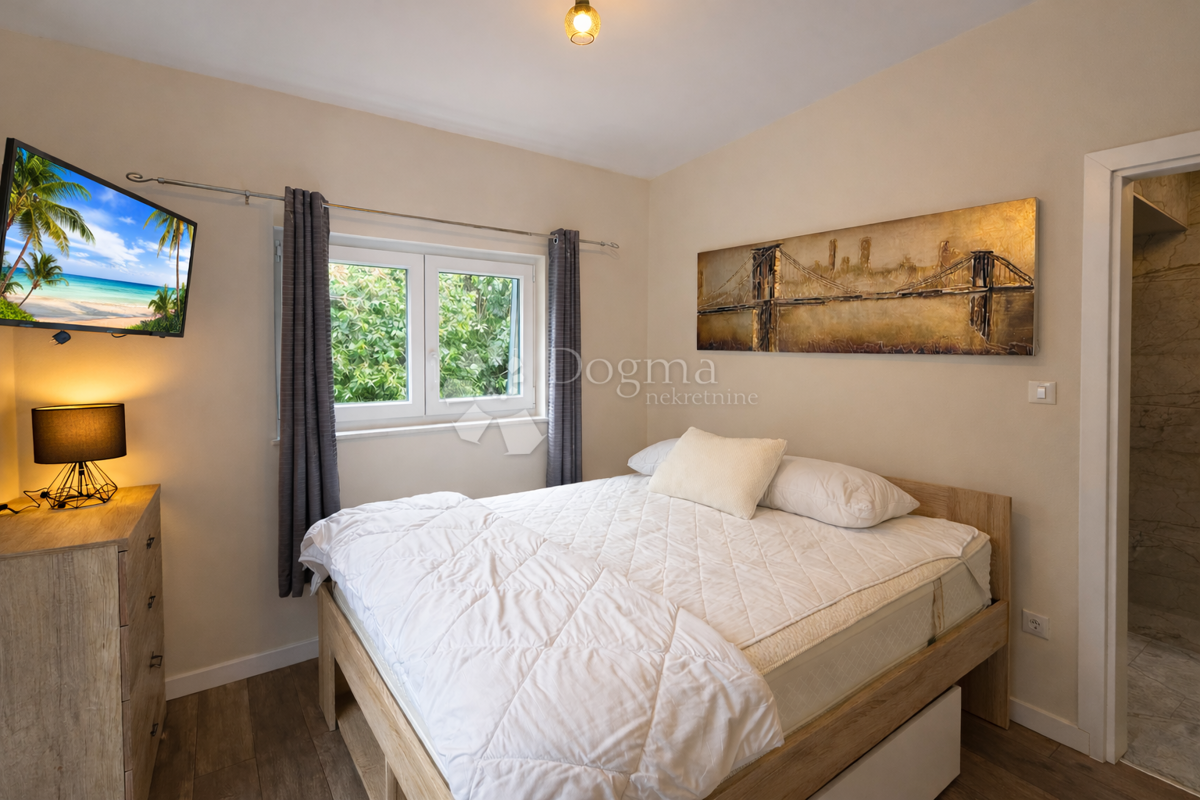 Proprietà unica a Žrnovnica – unità separate, vista panoramica