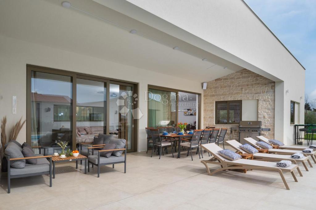 Casa Smoković, Zemunik Donji, 350m2