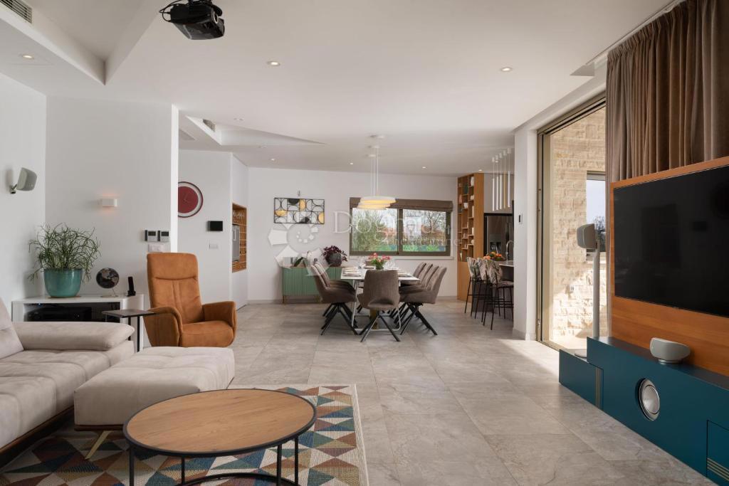 Casa Smoković, Zemunik Donji, 350m2