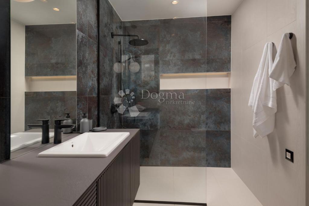 Casa Smoković, Zemunik Donji, 350m2