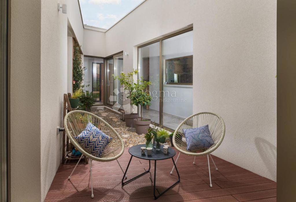 Casa Smoković, Zemunik Donji, 350m2