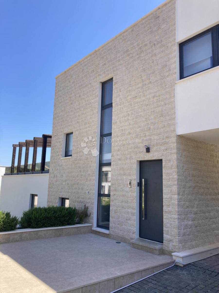 Esclusiva villa fronte mare con vista panoramica e oasi benessere privata sull'isola di Čiovo