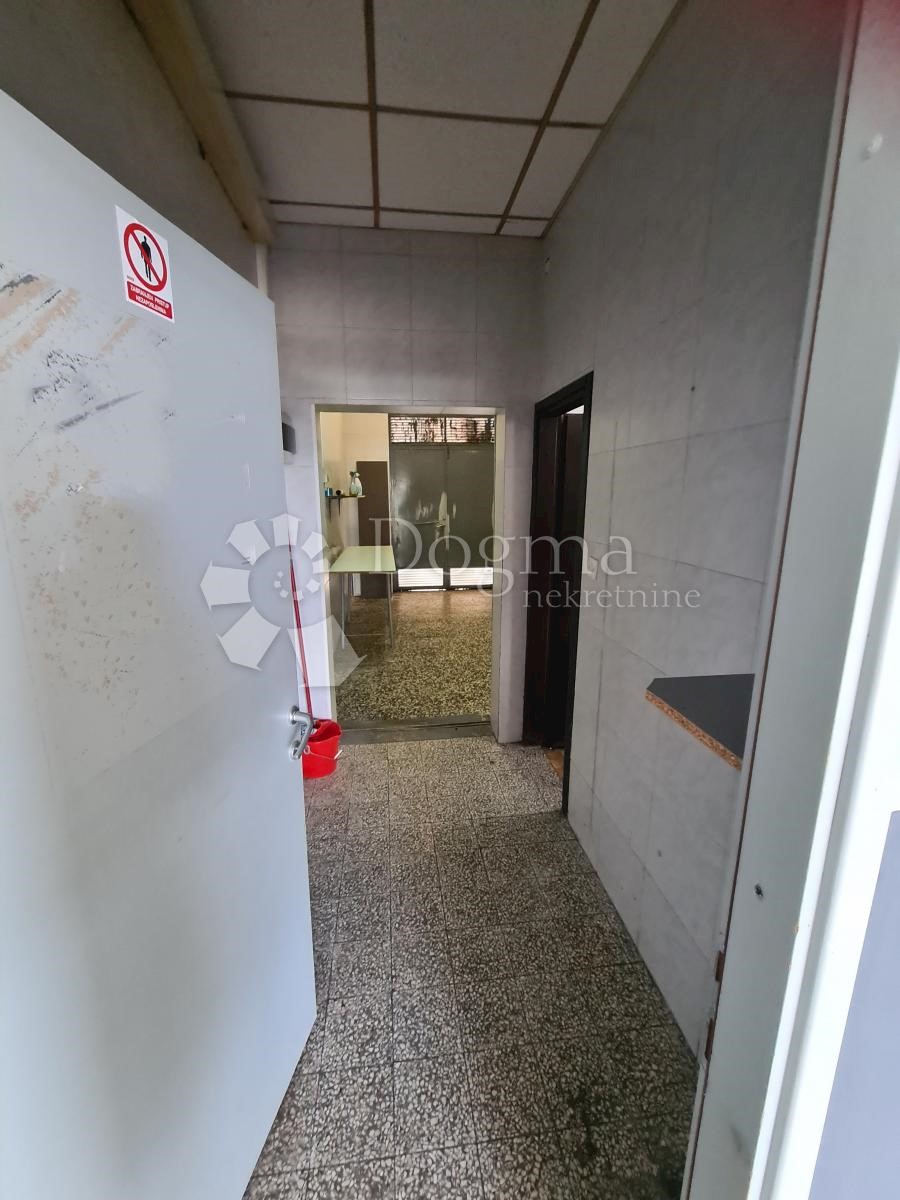 Locale commerciale Krnjevo, Rijeka, 64m2