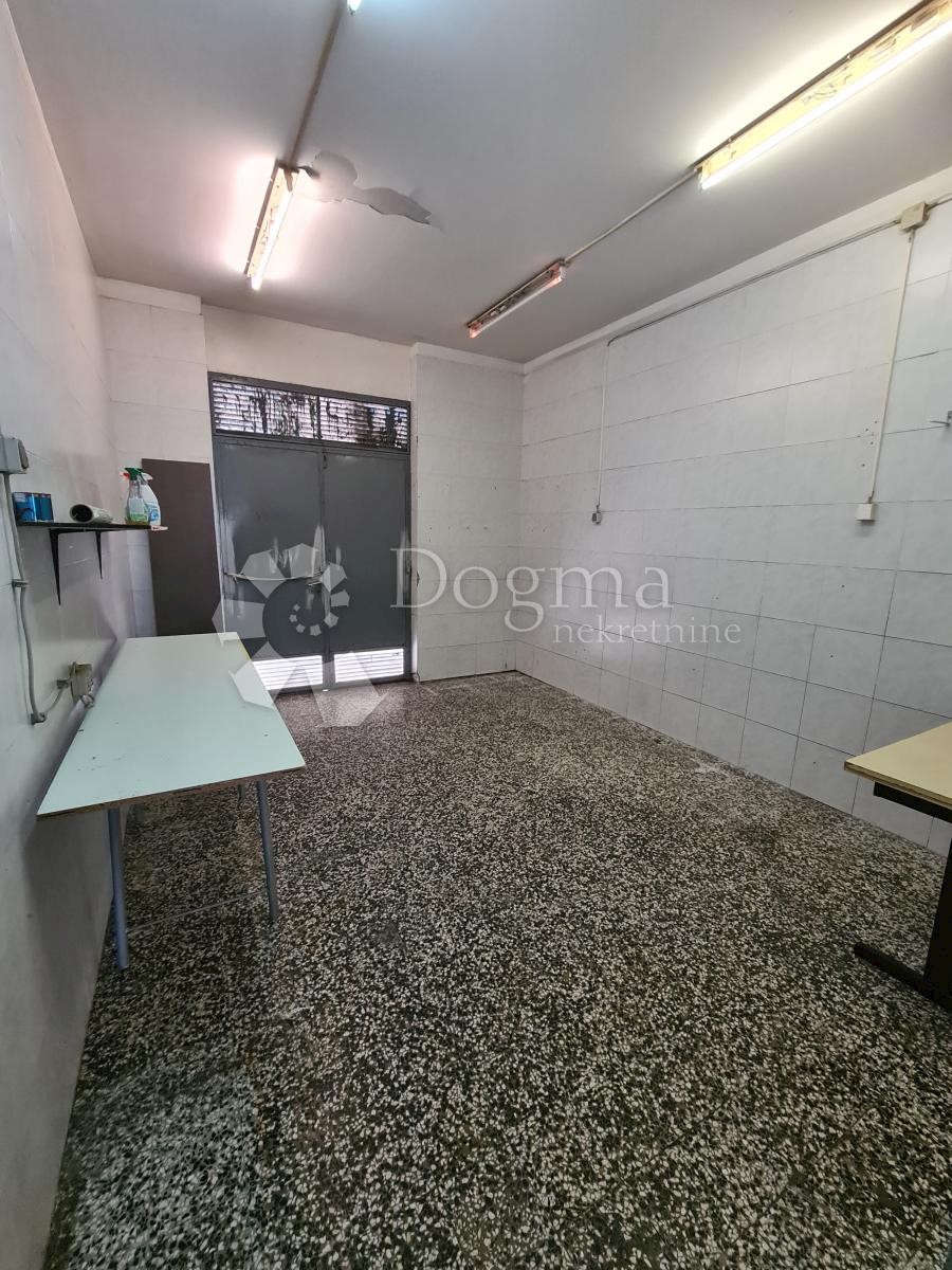 Locale commerciale Krnjevo, Rijeka, 64m2