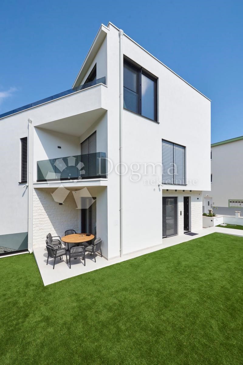 Casa Trogir, 370,09m2