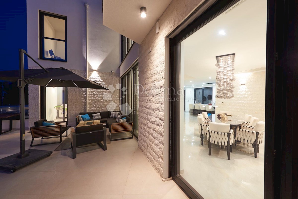 Casa Trogir, 370,09m2