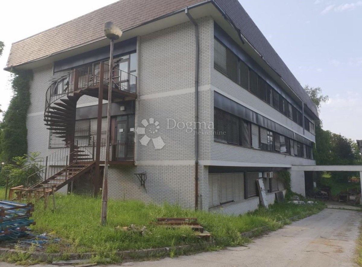 Locale commerciale Banija, Karlovac, 2.000m2