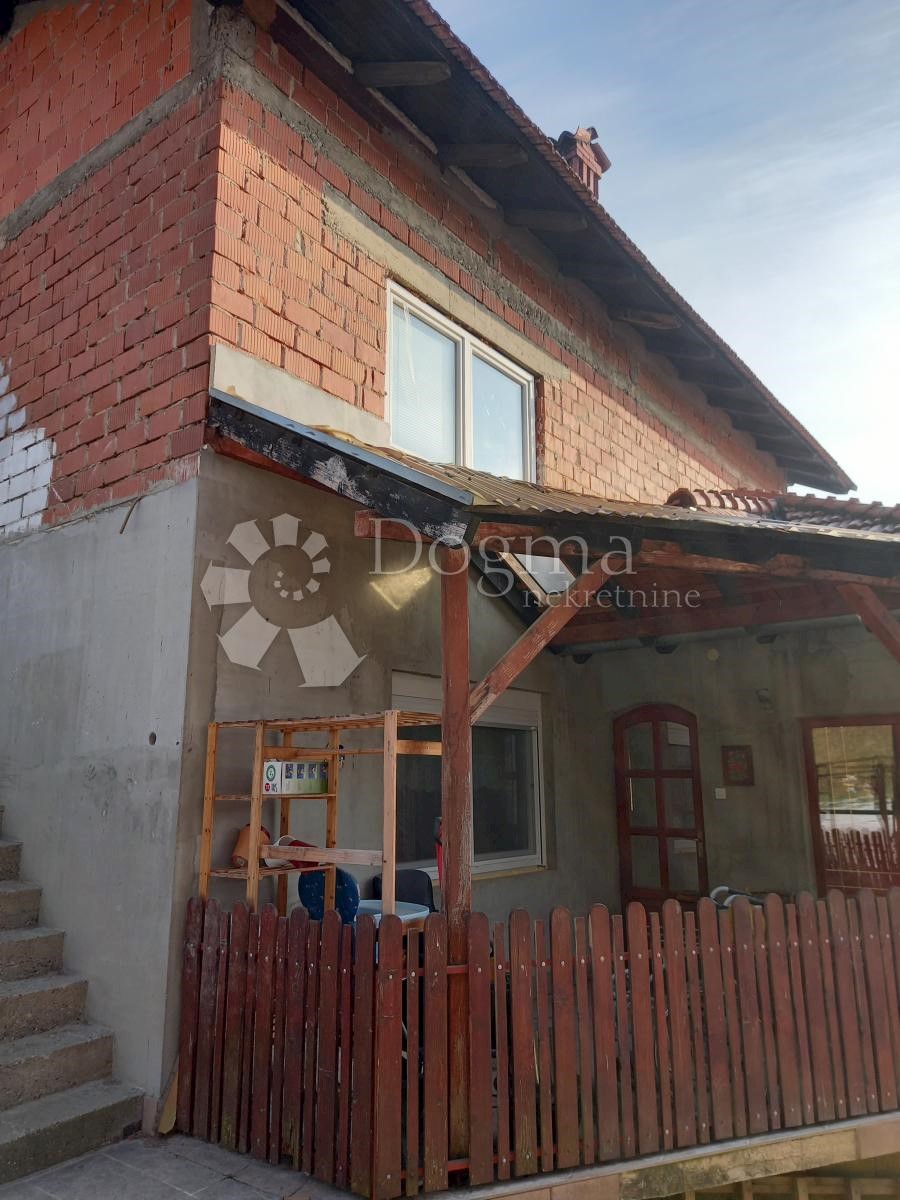 Casa Gornje Ladanje, Vinica, 214,29m2