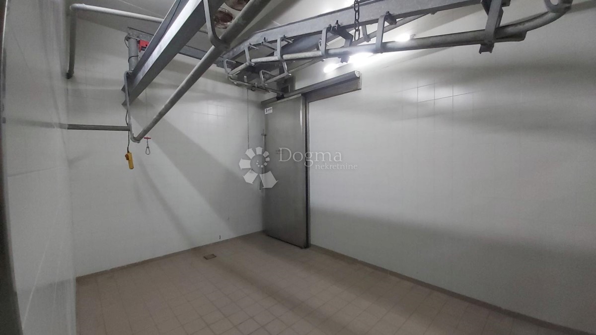 Locale commerciale Labin, 401m2