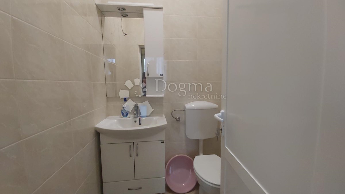 Locale commerciale Labin, 401m2