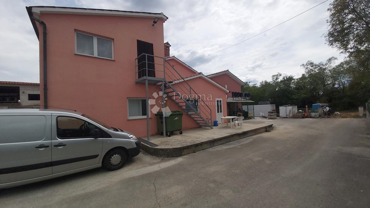Locale commerciale Labin, 401m2