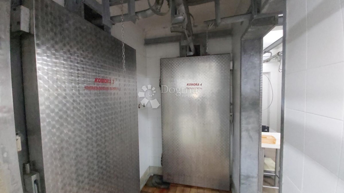 Locale commerciale Labin, 401m2