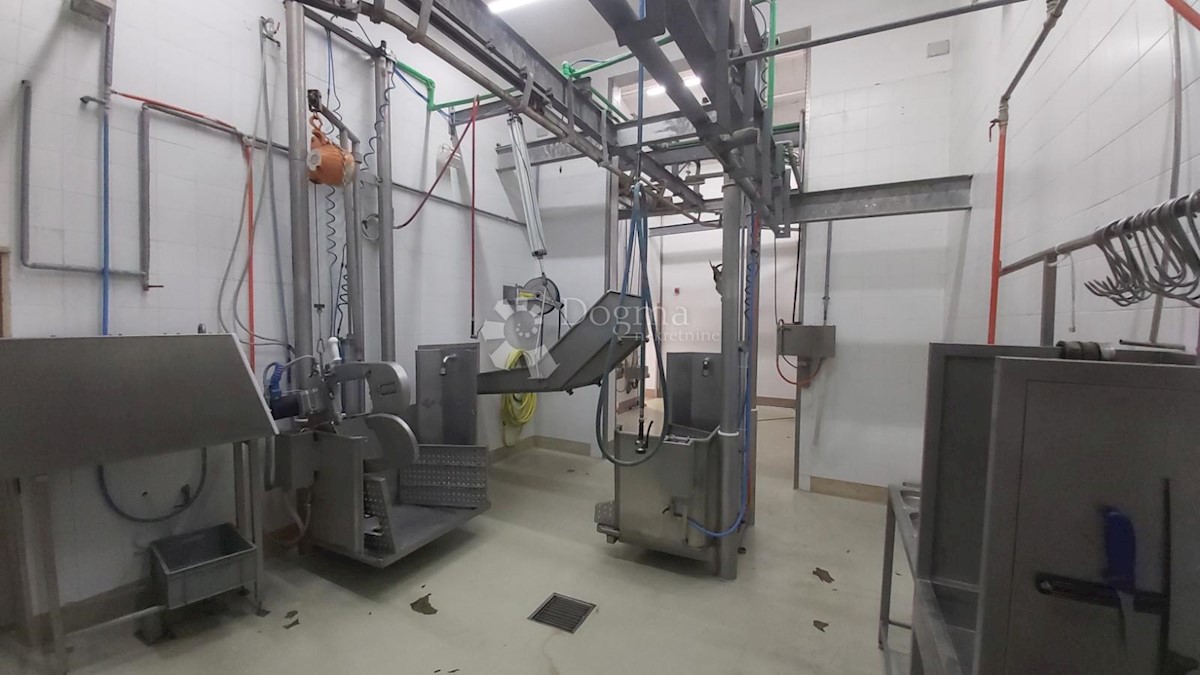 Locale commerciale Labin, 401m2