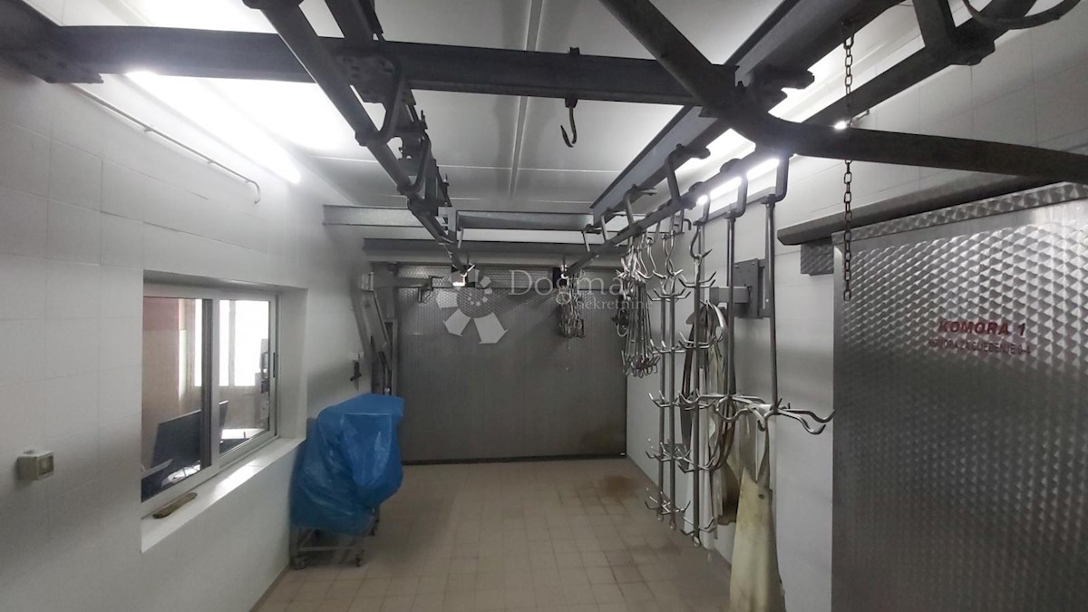Locale commerciale Labin, 401m2