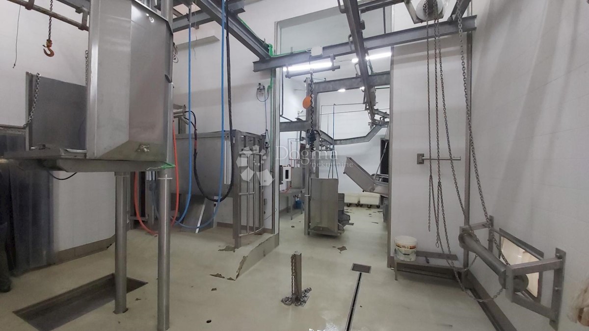 Locale commerciale Labin, 401m2