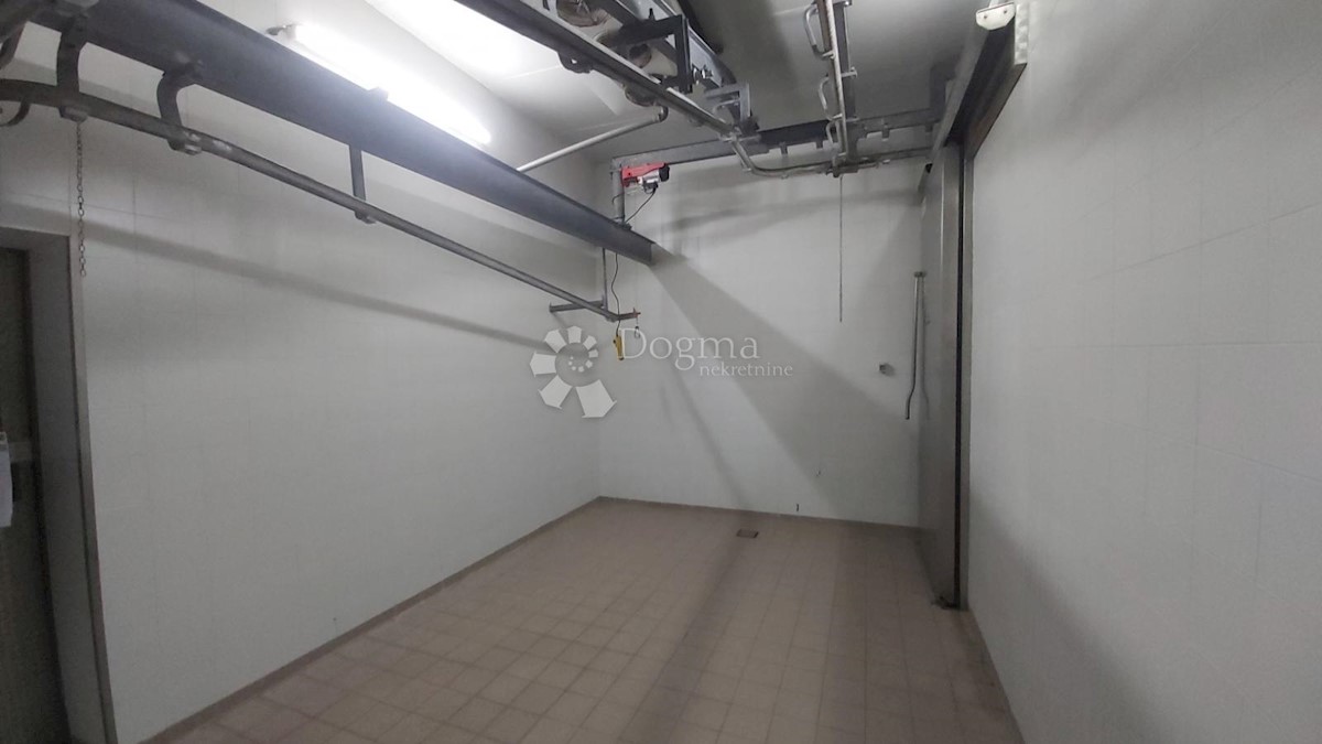 Locale commerciale Labin, 401m2