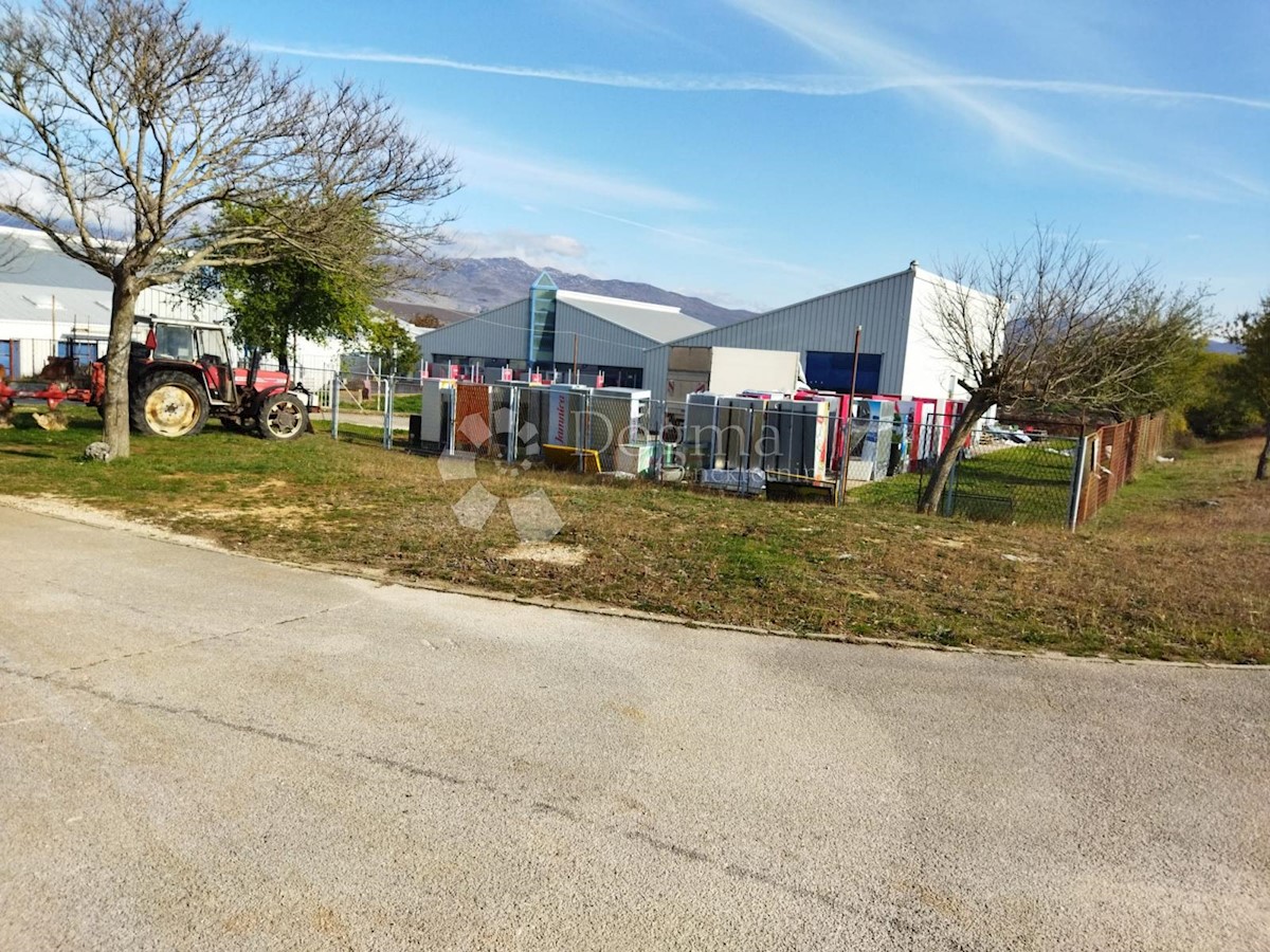 Locale commerciale Obrovac, 23.000m2