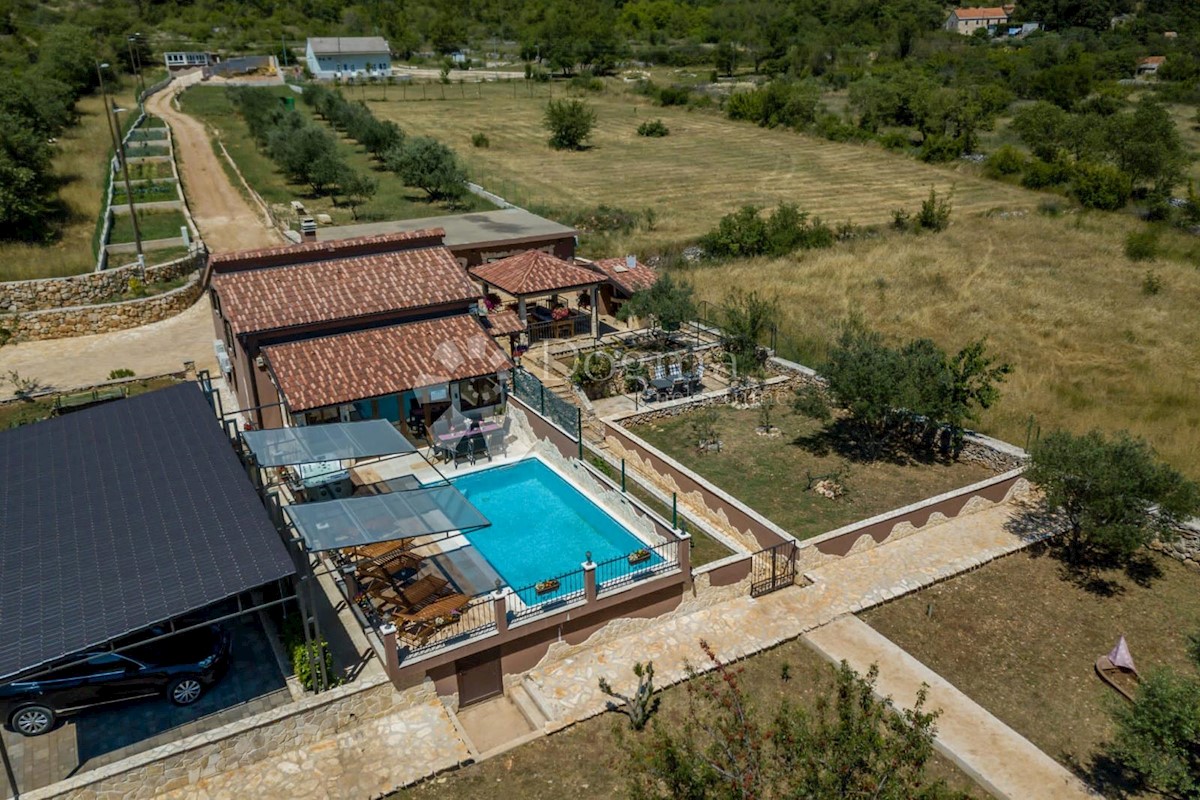 Casa Divojevići, Lećevica, 300m2