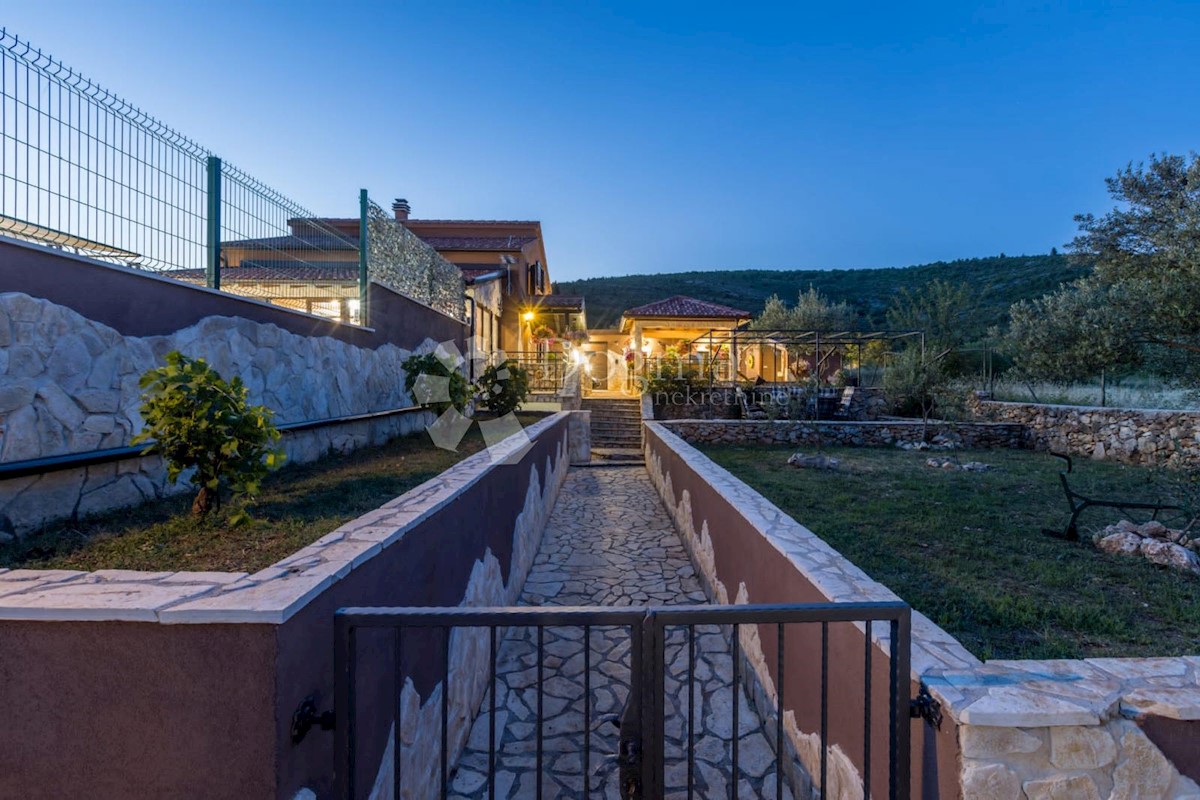 Casa Divojevići, Lećevica, 300m2