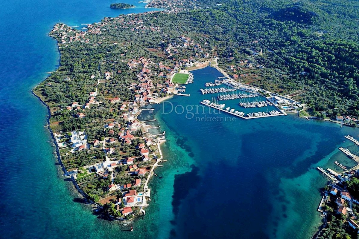 Terreno Sutomišćica, Preko, 1.937m2