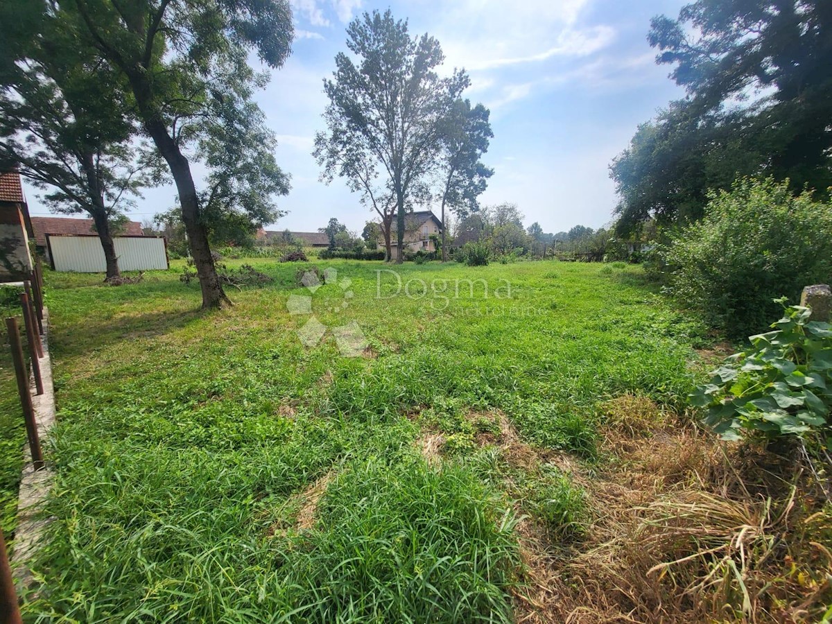 Terreno Rugvica, 877m2