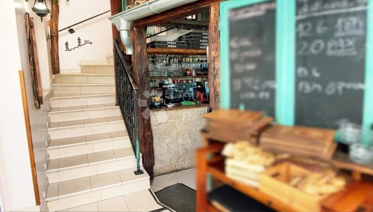 Locale commerciale Fažana, 95m2