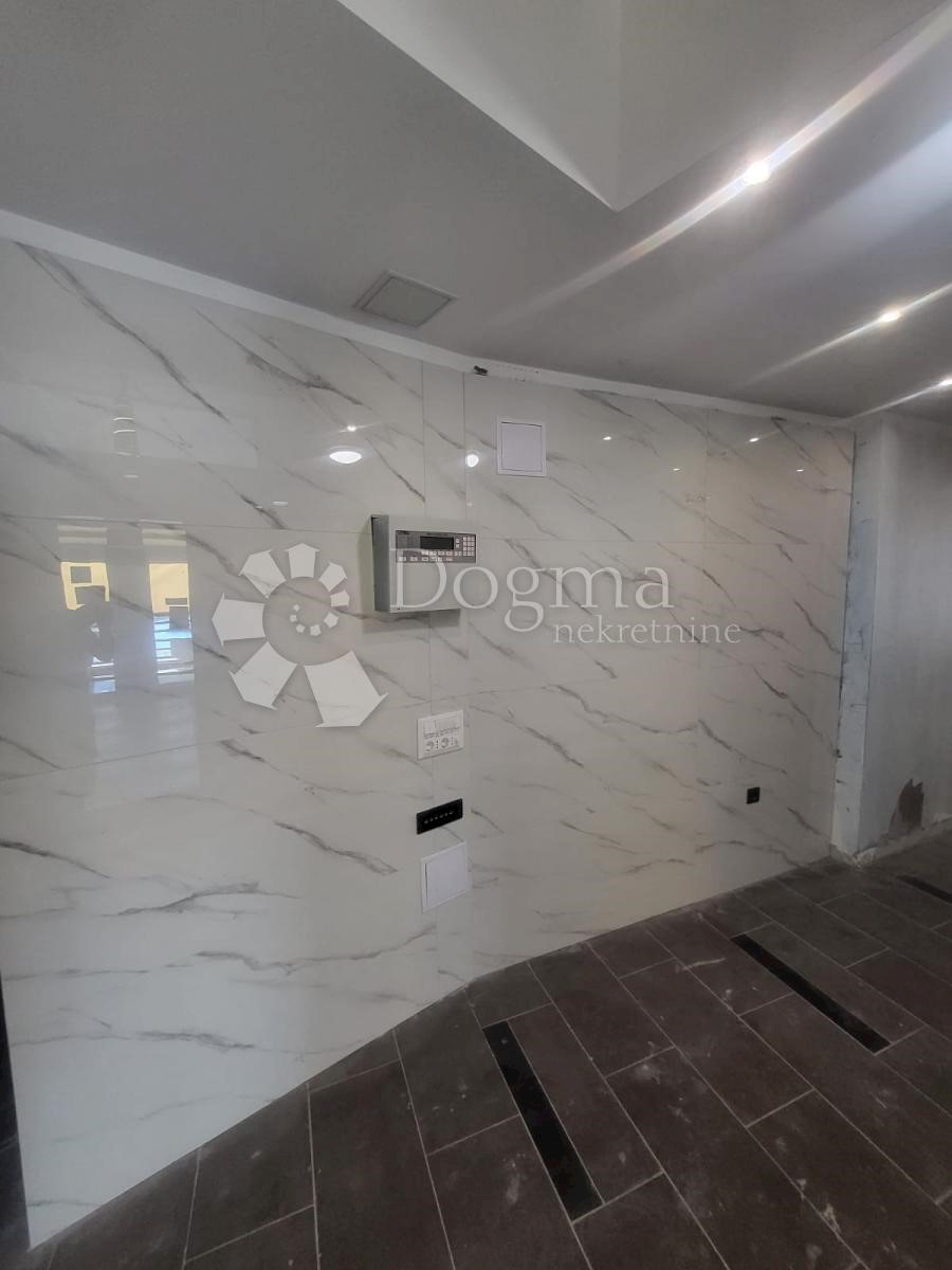 Locale commerciale Zenta, Split, 192m2