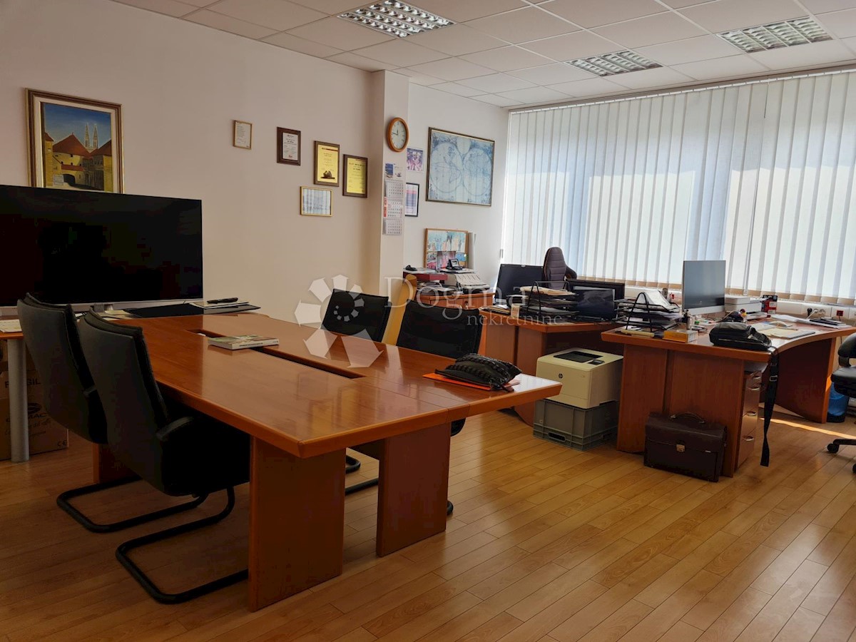 Locale commerciale Jarun, Trešnjevka - Jug, 222m2