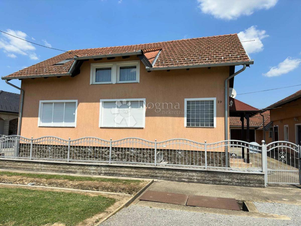 Casa Bakić, Slatina, 250m2