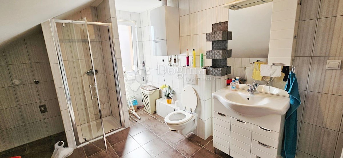 Casa Sesvetski Kraljevec, Sesvete, 215m2