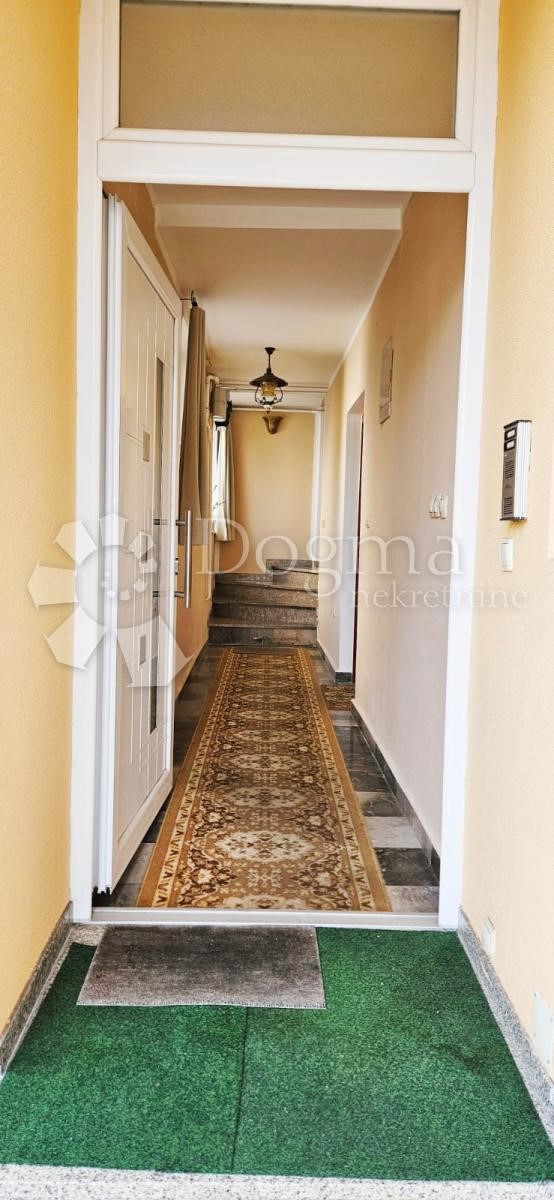 Casa Sesvetski Kraljevec, Sesvete, 215m2