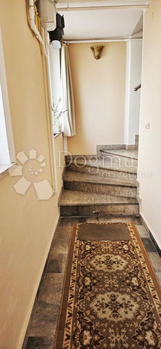 Casa Sesvetski Kraljevec, Sesvete, 215m2