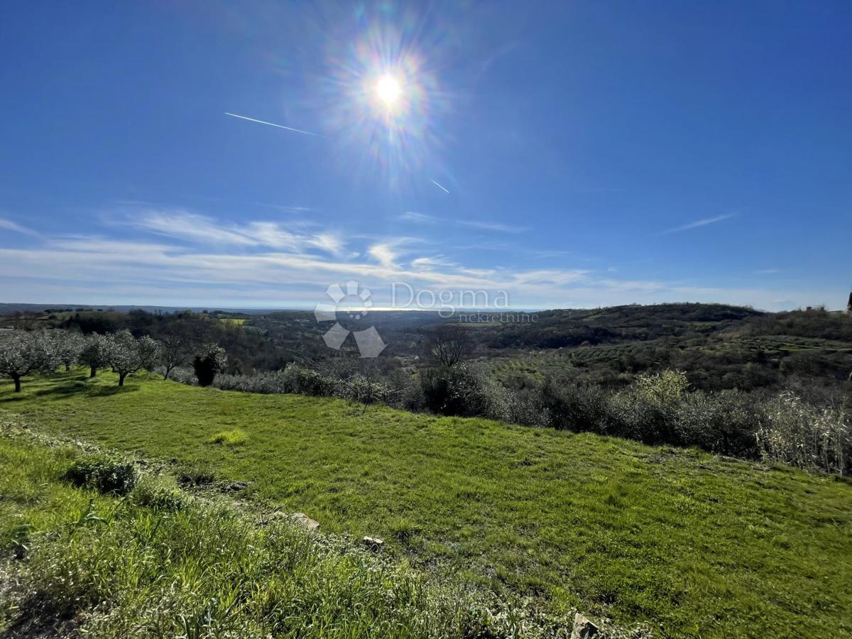TERRENO CON VISTA DALL'ALTO E PERMESSO DI COSTRUIRE