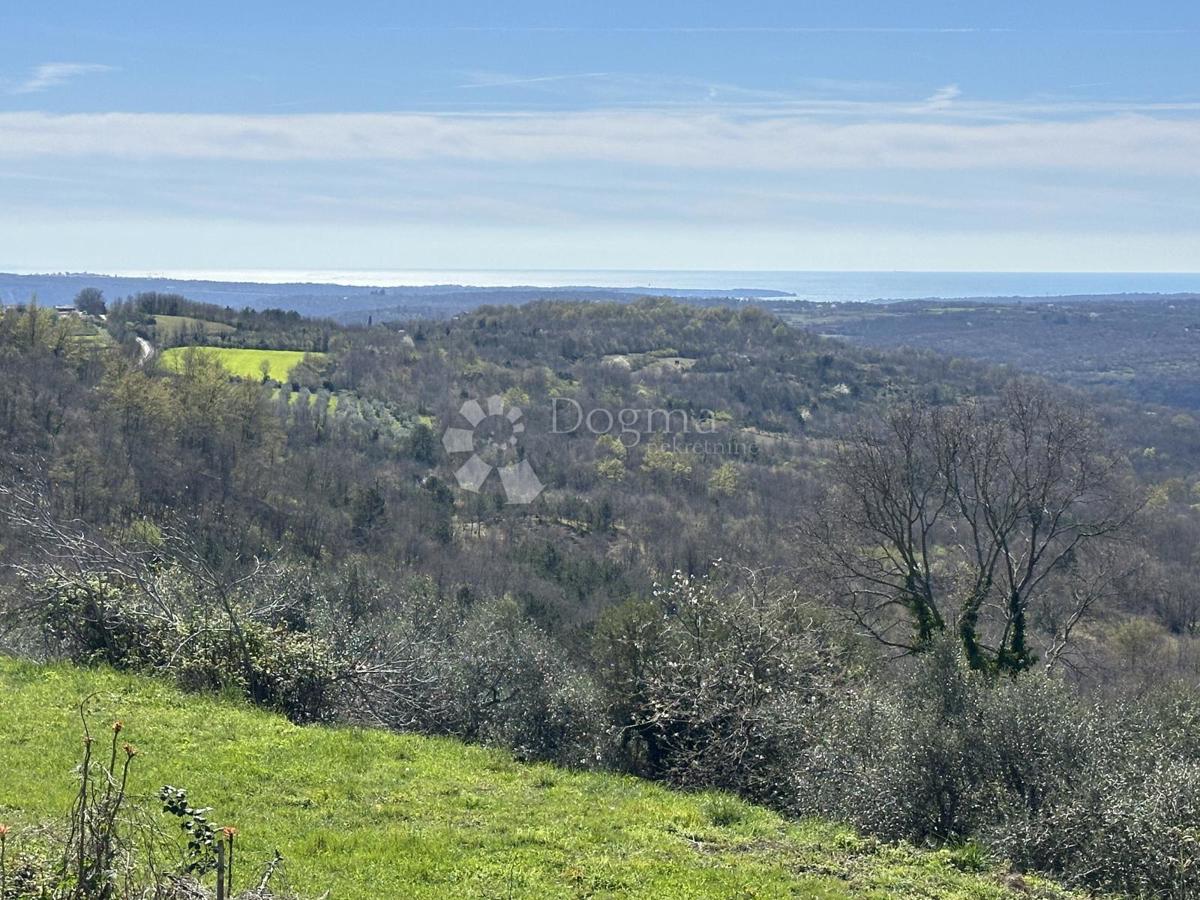 TERRENO CON VISTA DALL'ALTO E PERMESSO DI COSTRUIRE