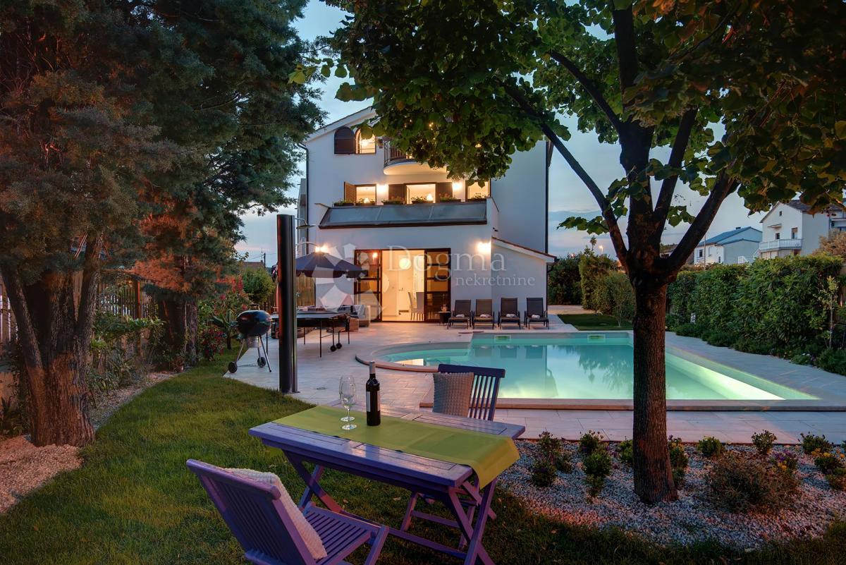 Sensazionali ville duplex a Fasana con cinema estivo privato