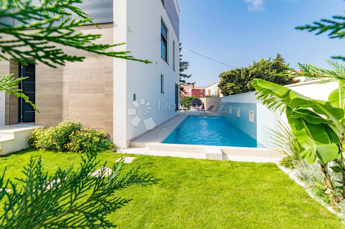 Sensazionali ville duplex a Fasana con cinema estivo privato