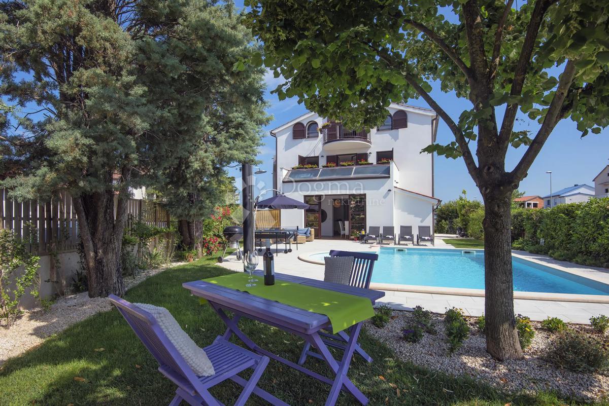 Sensazionali ville duplex a Fasana con cinema estivo privato