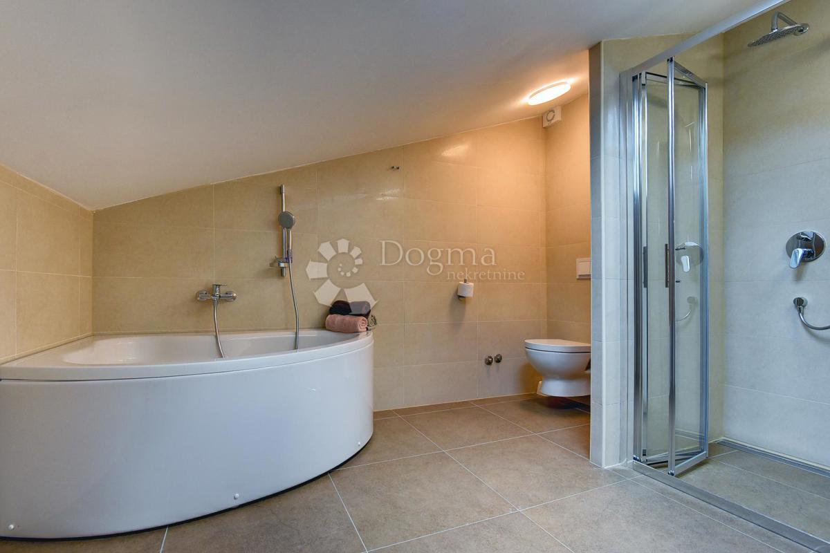 Sensazionali ville duplex a Fasana con cinema estivo privato