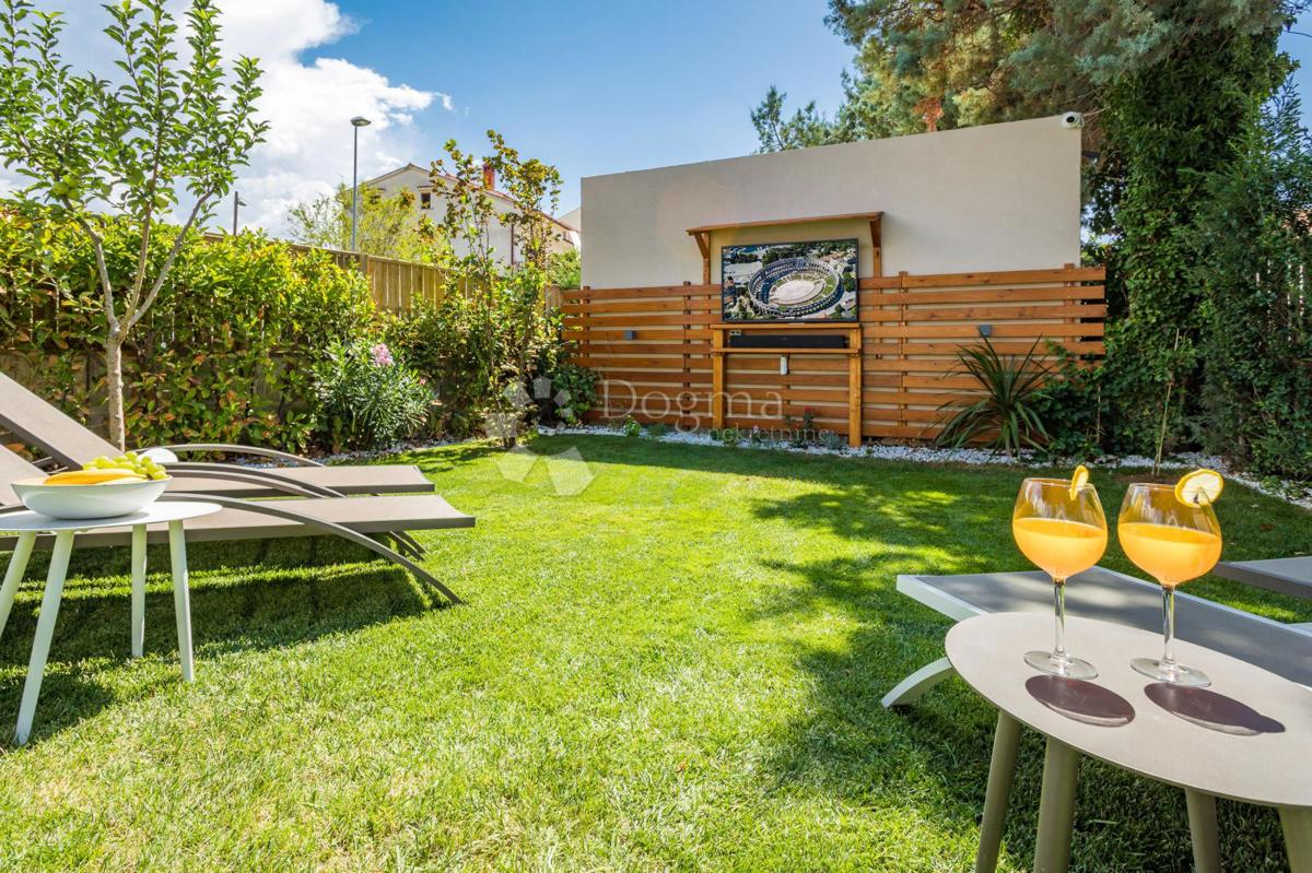 Sensazionali ville duplex a Fasana con cinema estivo privato