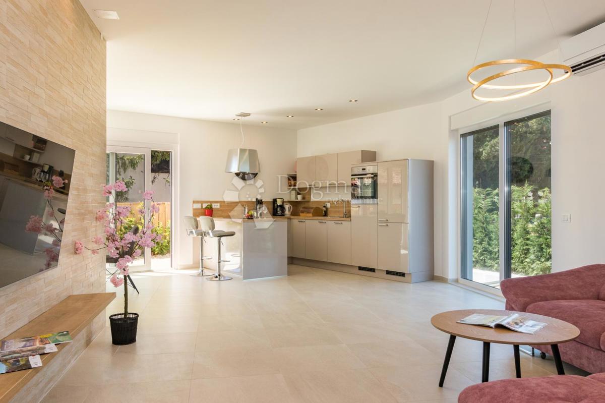 Sensazionali ville duplex a Fasana con cinema estivo privato