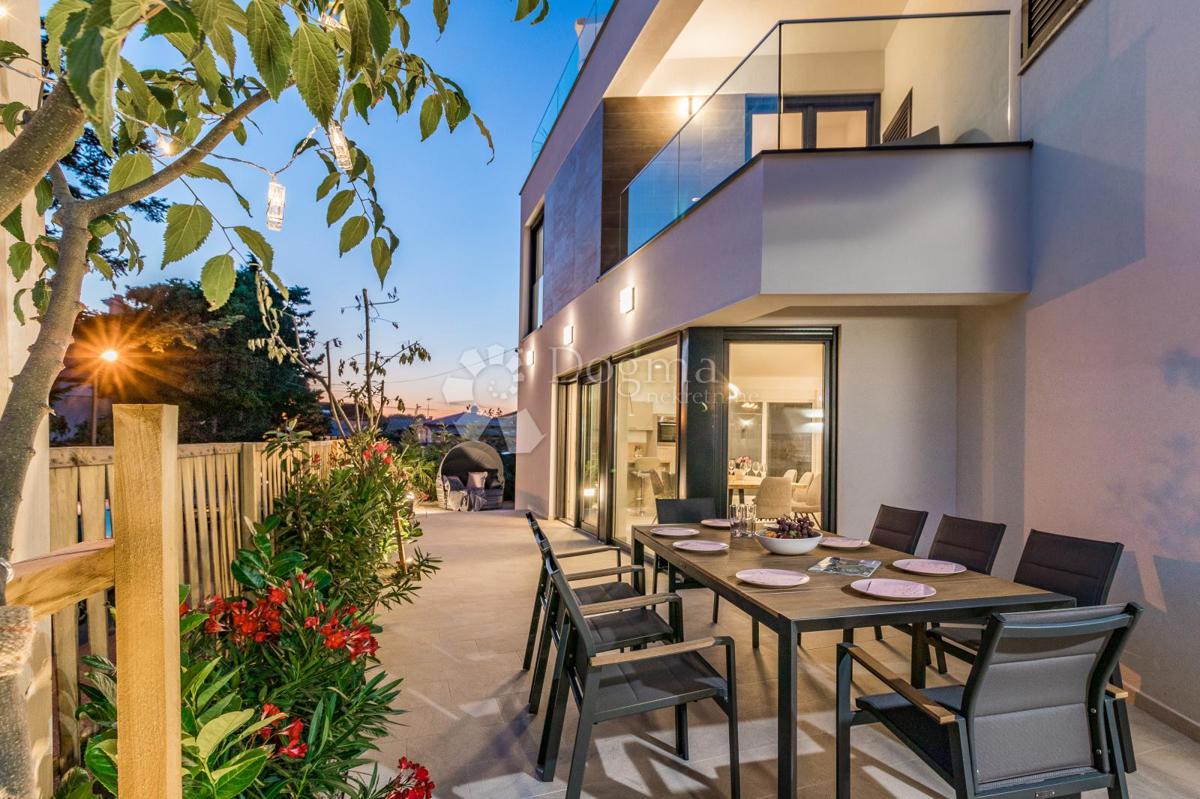 Sensazionali ville duplex a Fasana con cinema estivo privato