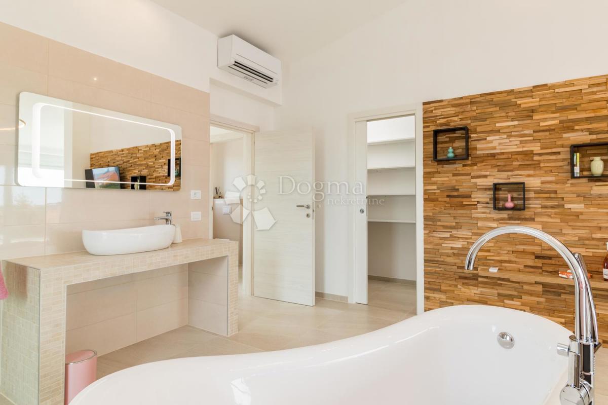 Sensazionali ville duplex a Fasana con cinema estivo privato
