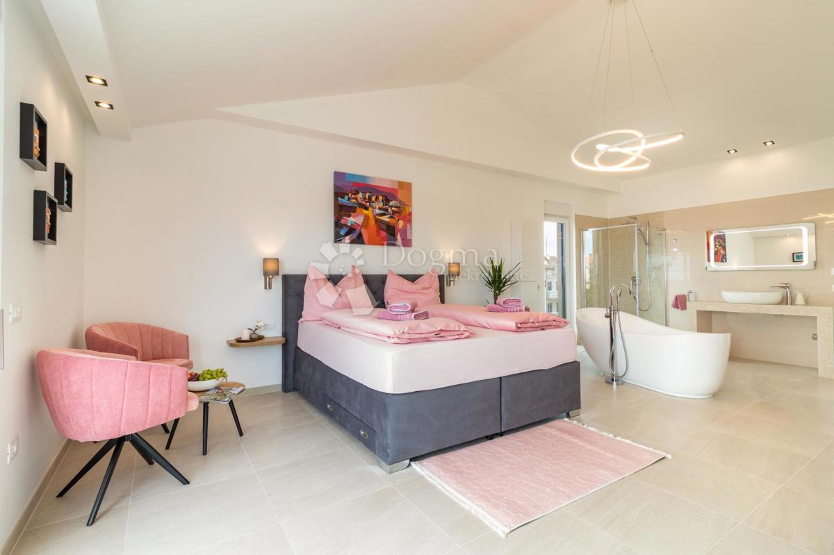 Sensazionali ville duplex a Fasana con cinema estivo privato