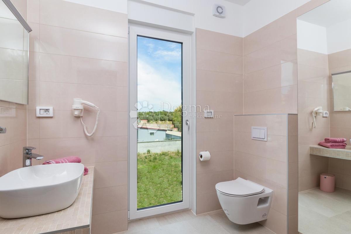 Sensazionali ville duplex a Fasana con cinema estivo privato