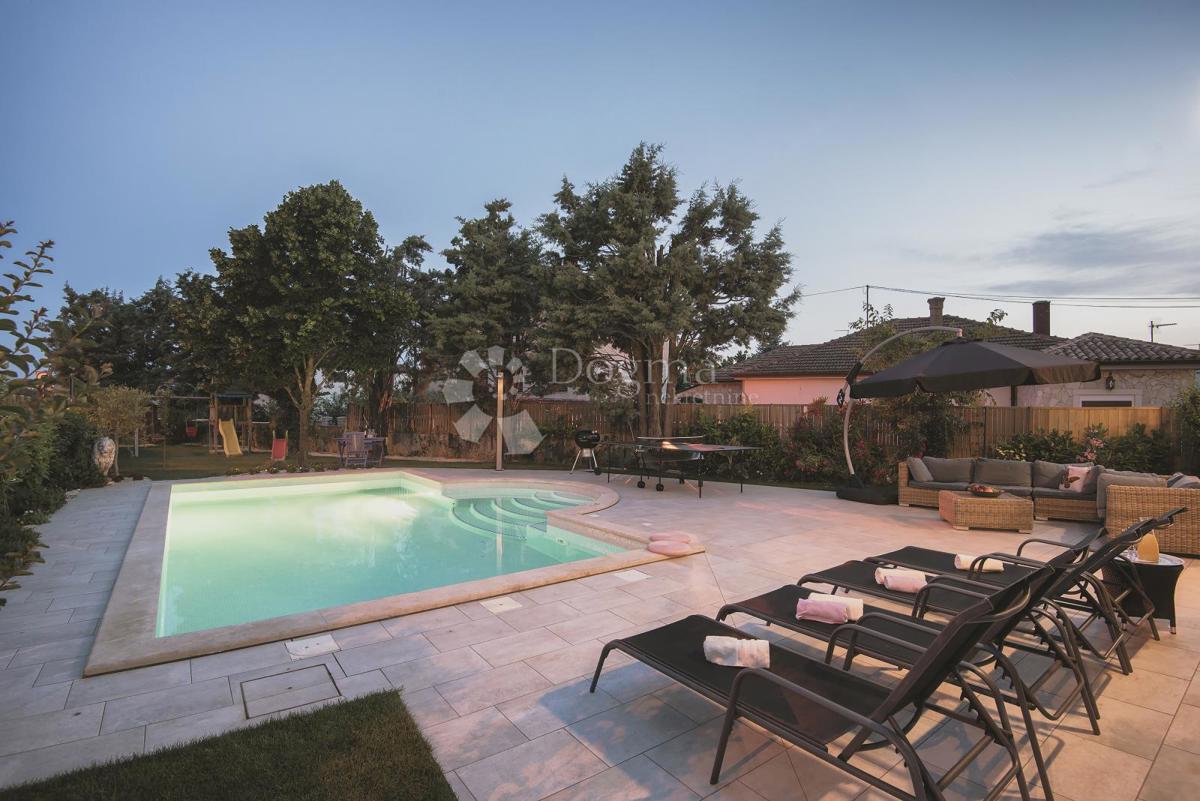 Sensazionali ville duplex a Fasana con cinema estivo privato