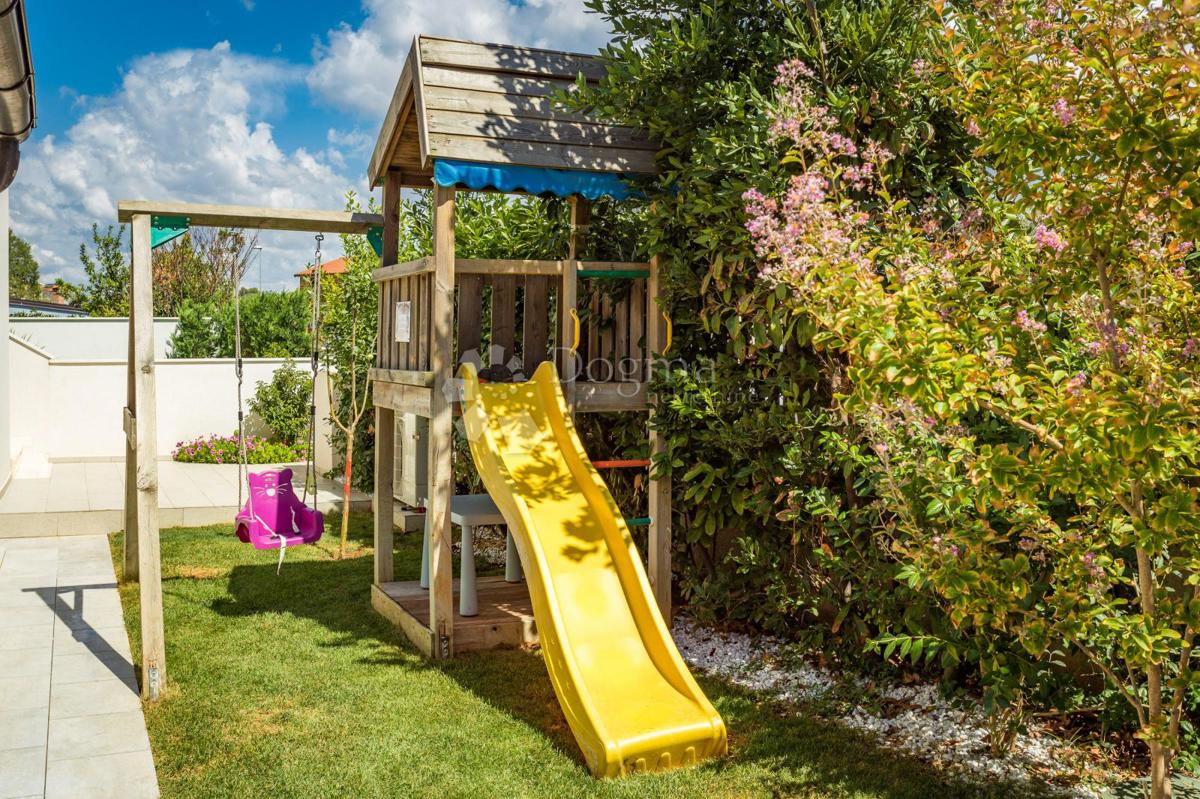 Sensazionali ville duplex a Fasana con cinema estivo privato