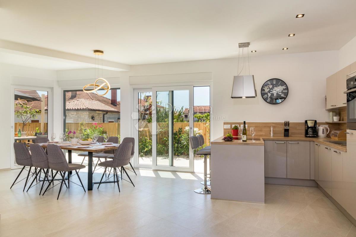 Sensazionali ville duplex a Fasana con cinema estivo privato
