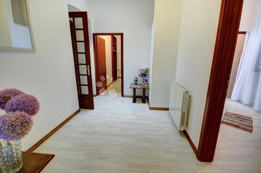 Albergo Centar, Pula, 975m2